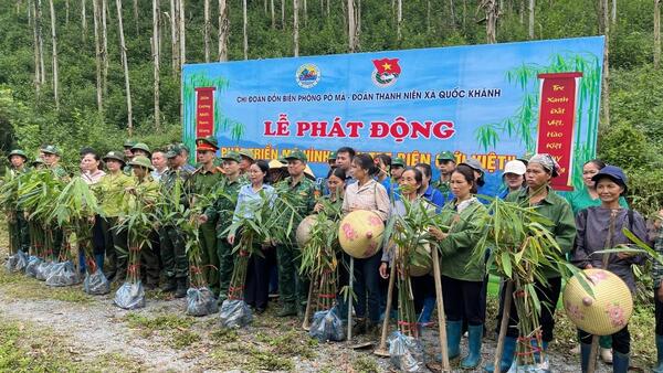 CHI ĐOÀN ĐỒN BIÊN PHÒNG PÒ MÃ PHỐI HỢP VỚI ĐOÀN THANH NIÊN XÃ QUỐC KHÁNH TỔ CHỨC LỄ PHÁT ĐỘNG TRỒNG CÂY XÂY DỰNG MÔ HÌNH “LŨY TRE BIÊN GIỚI VIỆT”