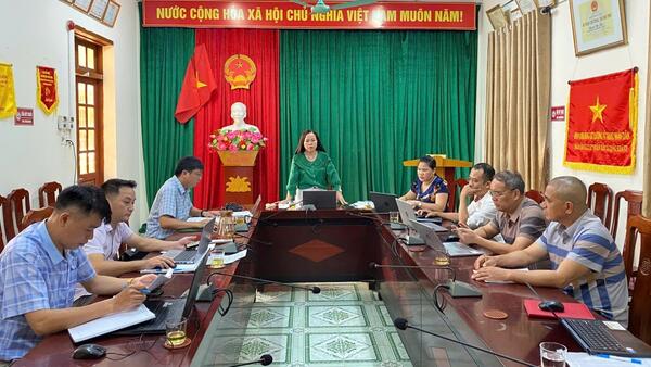 BAN KINH TẾ - NGÂN SÁCH HĐND XÃ QUỐC KHÁNH GIÁM SÁT CÔNG TÁC CẤP GIẤY CHỨNG NHẬN QUYỀN SỬ DỤNG ĐẤT